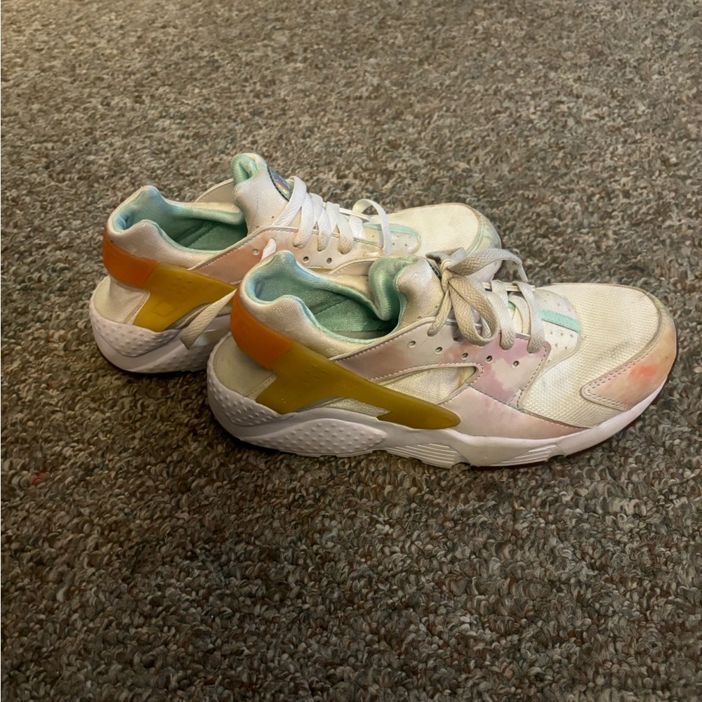 Nike Huarache Run (GS) Supernova

Size: 7y